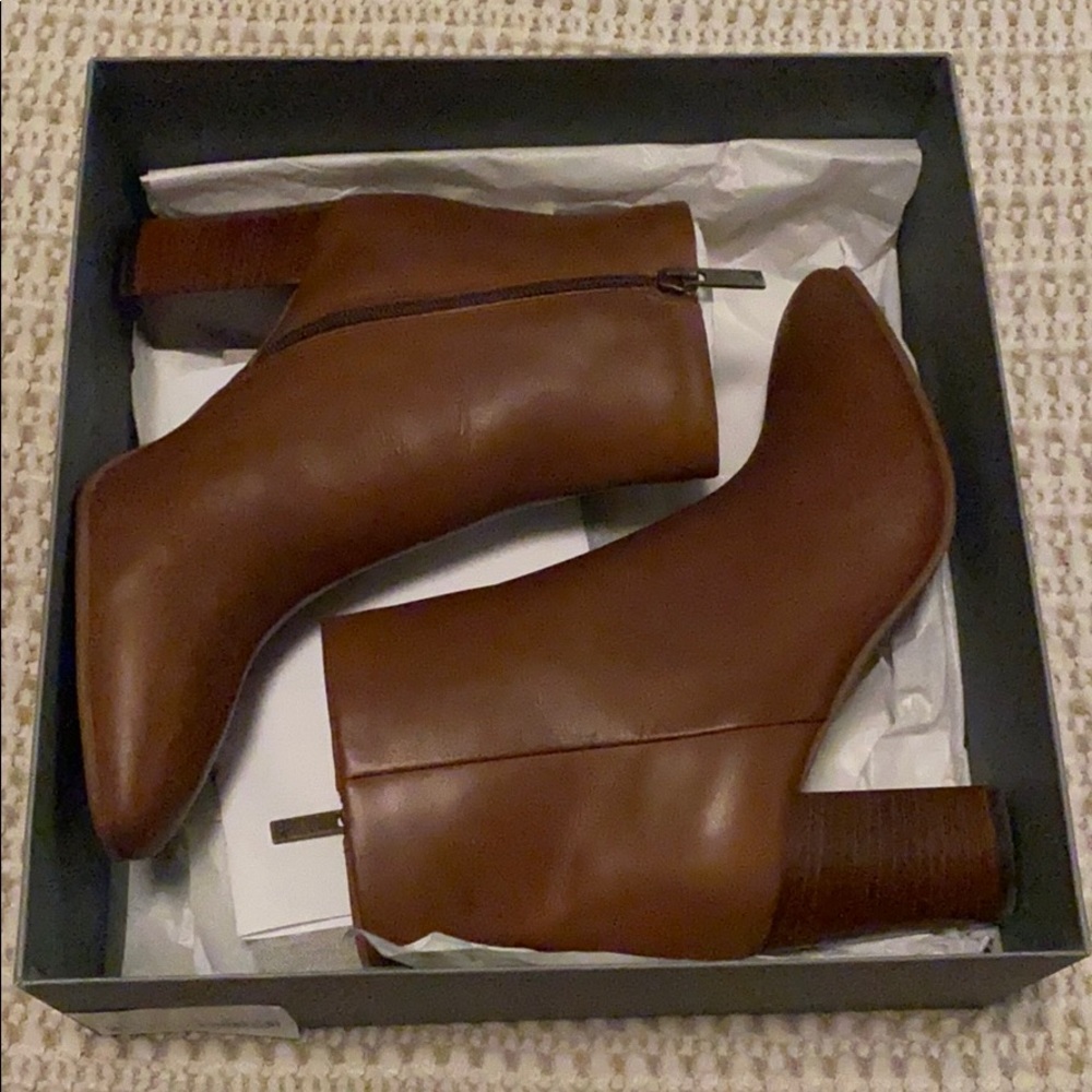 Aquatalia Florita bootie brown caramel 8.5
